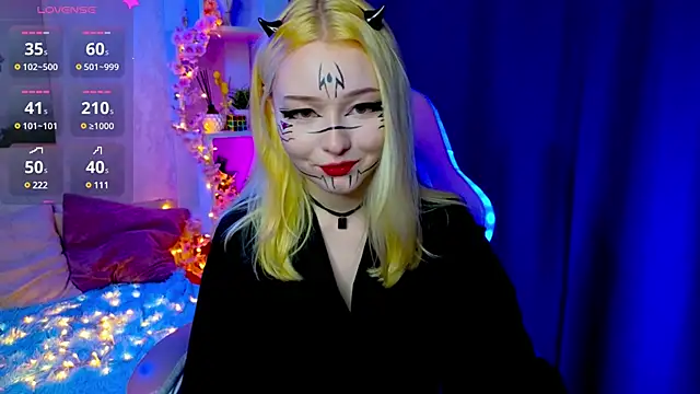 Snapshot of ElswythCovil chatting on March 2025 04:02:02 AM ElswythCovil online show from March 2025 04:02:02 AM