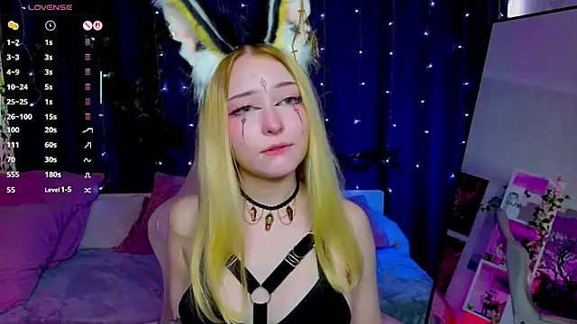 Snapshot of ElswythCovil chatting on September 2025 04:03:01 AM ElswythCovil online show from September 2025 04:03:01 AM