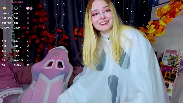 Snapshot of ElswythCovil chatting on October 2025 04:05:02 AM ElswythCovil online show from October 2025 04:05:02 AM