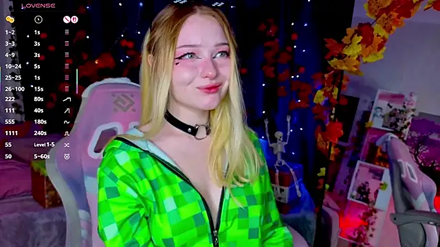 Snapshot of ElswythCovil chatting on October 2025 04:04:02 AM ElswythCovil online show from October 2025 04:04:02 AM