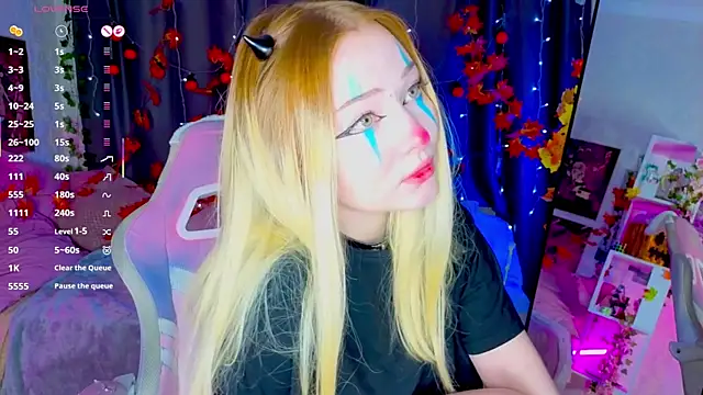 Snapshot of ElswythCovil chatting on November 2025 04:01:02 AM ElswythCovil online show from November 2025 04:01:02 AM