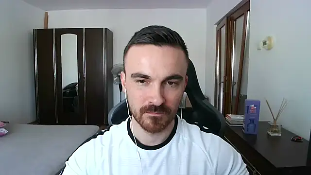 Snapshot of mu5clemania2 chatting on March 2026 12:00:01 PM mu5clemania2 online show from March 2026 12:00:01 PM