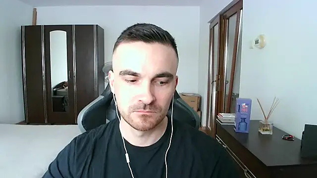 Snapshot of mu5clemania2 chatting on April 2026 12:50:01 PM mu5clemania2 online show from April 2026 12:50:01 PM