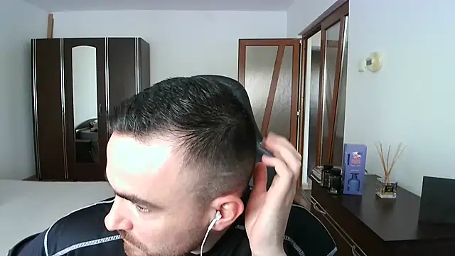 Snapshot of mu5clemania2 chatting on April 2026 12:17:01 PM mu5clemania2 online show from April 2026 12:17:01 PM