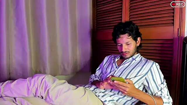 Snapshot of Nicholasrodrii chatting on September 2025 12:36:02 AM Nicholasrodrii online show from September 2025 12:36:02 AM