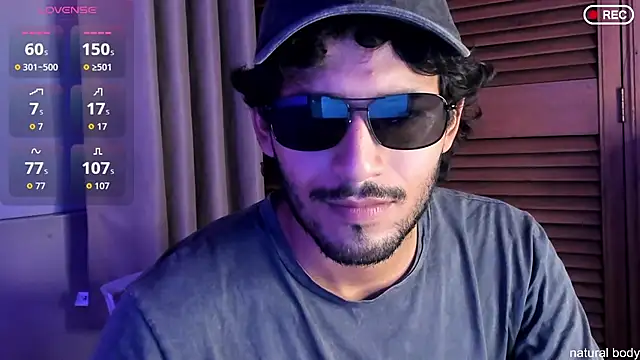 Snapshot of Nicholasrodrii chatting on October 2025 10:52:01 PM Nicholasrodrii online show from October 2025 10:52:01 PM