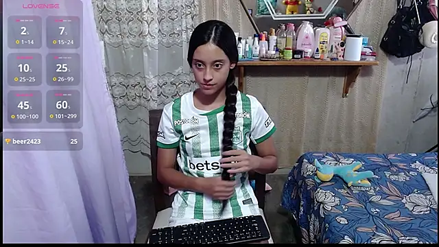 Lunawillis online show from November 2025 07:46:02 PM