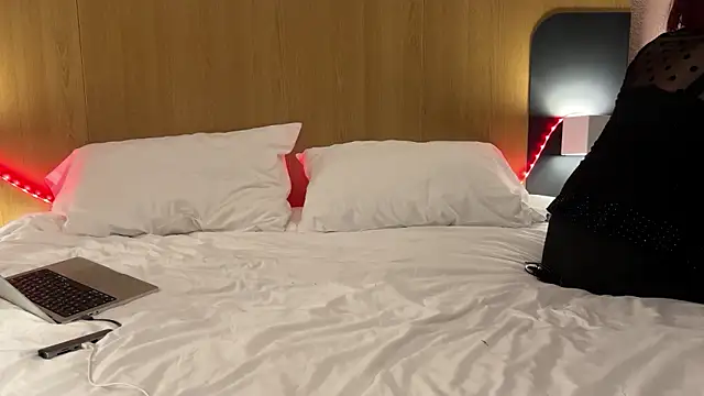 annaBtv9 online show from March 2026 06:24:02 PM