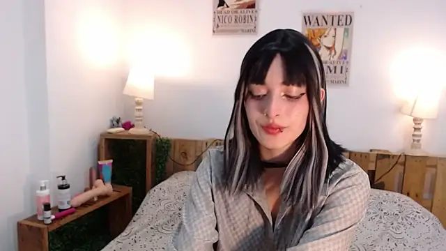 Snapshot of EvaHalsey chatting on December 2024 01:47:01 AM EvaHalsey online show from December 2024 01:47:01 AM