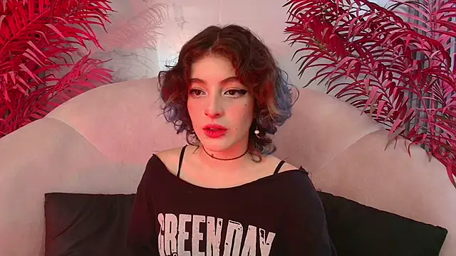 Snapshot of EvaHalsey chatting on November 2025 07:47:01 PM EvaHalsey online show from November 2025 07:47:01 PM