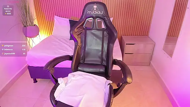 Snapshot of irantzu_hank chatting on February 2025 10:32:01 PM irantzu hank online show from February 2025 10:32:01 PM