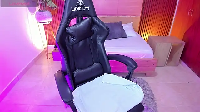 Snapshot of irantzu_hank chatting on February 2025 07:28:01 PM irantzu hank online show from February 2025 07:28:01 PM