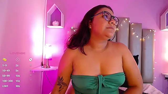 Snapshot of MeghanBurn chatting on March 2025 12:40:02 PM MeghanBurn online show from March 2025 12:40:02 PM