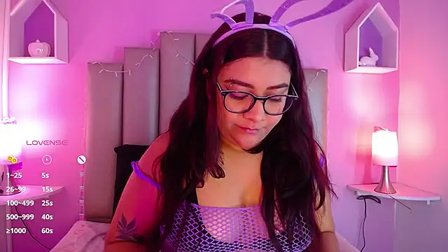 Snapshot of MeghanBurn chatting on March 2025 01:56:02 AM MeghanBurn online show from March 2025 01:56:02 AM