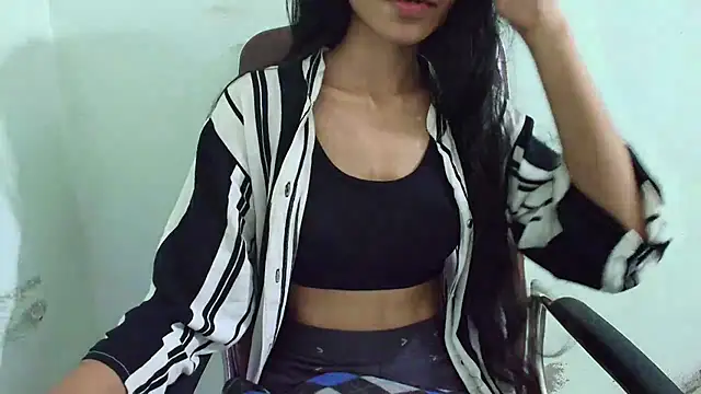 Snapshot of Srabontii chatting on March 2025 03:02:01 AM Srabontii online show from March 2025 03:02:01 AM