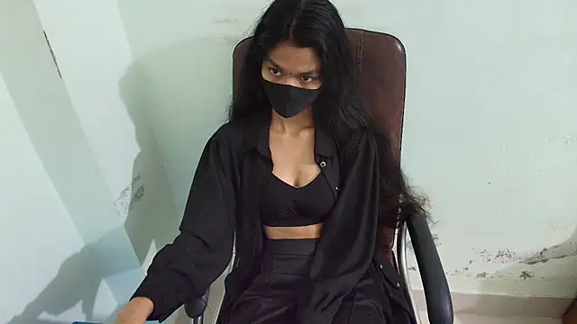 Snapshot of Srabontii chatting on March 2025 05:29:02 AM Srabontii online show from March 2025 05:29:02 AM