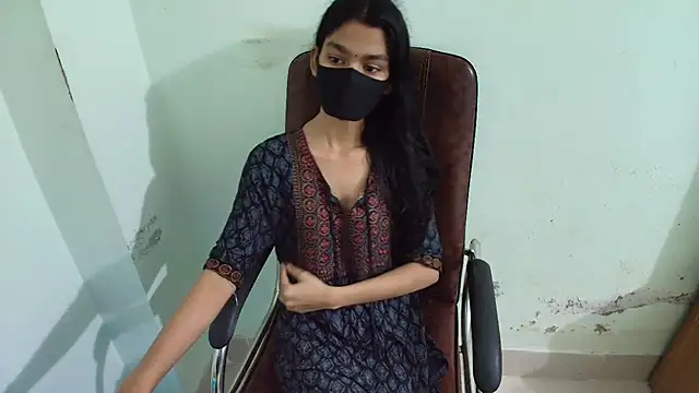 Snapshot of Srabontii chatting on March 2025 08:08:01 AM Srabontii online show from March 2025 08:08:01 AM