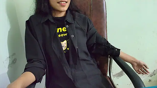 Snapshot of Srabontii chatting on March 2025 12:47:01 AM Srabontii online show from March 2025 12:47:01 AM