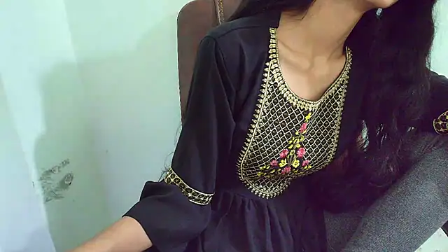 Snapshot of Srabontii chatting on March 2025 03:12:01 AM Srabontii online show from March 2025 03:12:01 AM