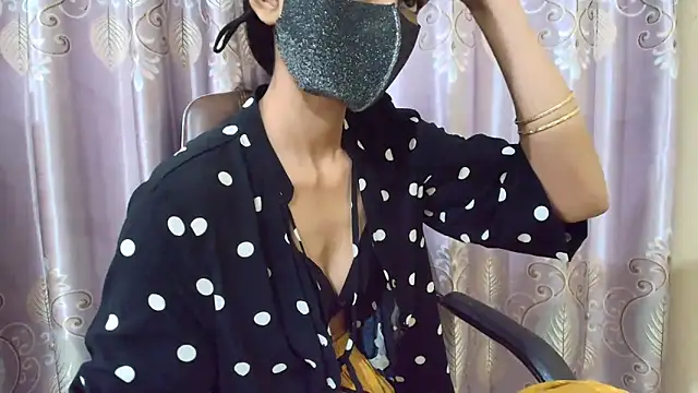 Snapshot of Srabontii chatting on September 2025 10:04:01 PM Srabontii online show from September 2025 10:04:01 PM