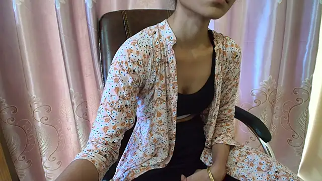 Snapshot of Srabontii chatting on October 2025 06:33:01 AM Srabontii online show from October 2025 06:33:01 AM