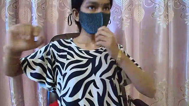 Snapshot of Srabontii chatting on October 2025 06:37:01 AM Srabontii online show from October 2025 06:37:01 AM