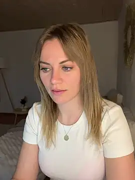 Snapshot of Milla__one chatting on January 2025 03:50:01 PM Milla one online show from January 2025 03:50:01 PM