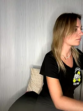 Snapshot of Milla__one chatting on November 2025 02:06:01 PM Milla one online show from November 2025 02:06:01 PM