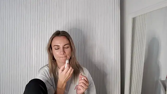 Snapshot of Milla__one chatting on November 2025 01:55:01 PM Milla one online show from November 2025 01:55:01 PM