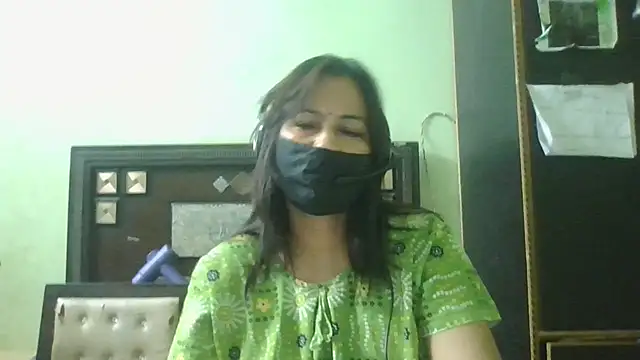 couplesuni online show from May 2026 05:18:01 PM