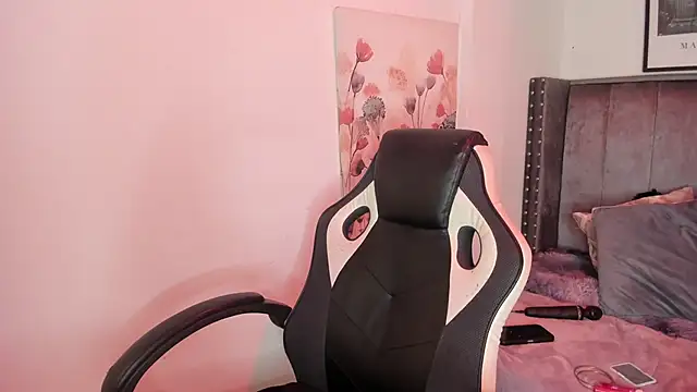 Alaia Cute online show from November 2025 04:12:01 AM