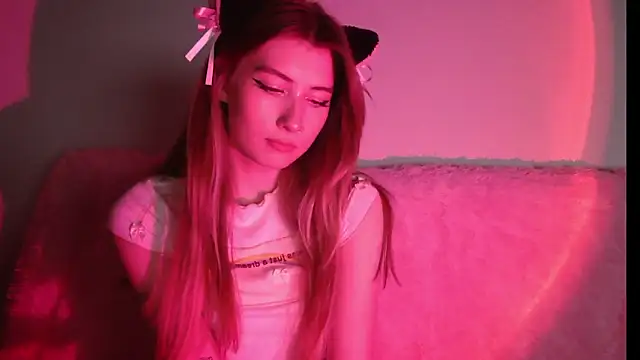 Snapshot of ErikaShyy chatting on December 2024 04:37:01 PM ErikaShyy online show from December 2024 04:37:01 PM