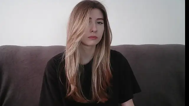 Snapshot of ErikaShyy chatting on February 2025 11:10:02 AM ErikaShyy online show from February 2025 11:10:02 AM