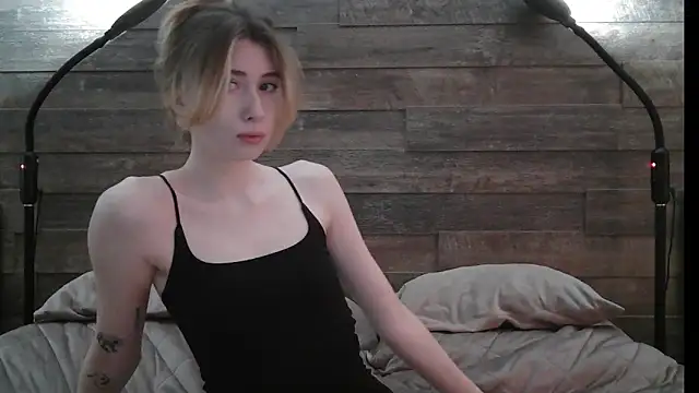 Snapshot of ErikaShyy chatting on February 2025 10:45:01 AM ErikaShyy online show from February 2025 10:45:01 AM