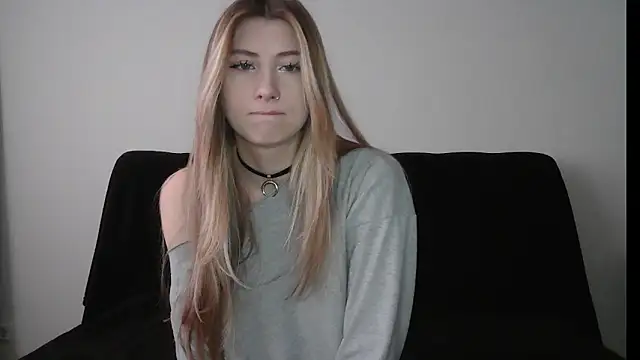 Snapshot of ErikaShyy chatting on November 2025 11:20:02 AM ErikaShyy online show from November 2025 11:20:02 AM