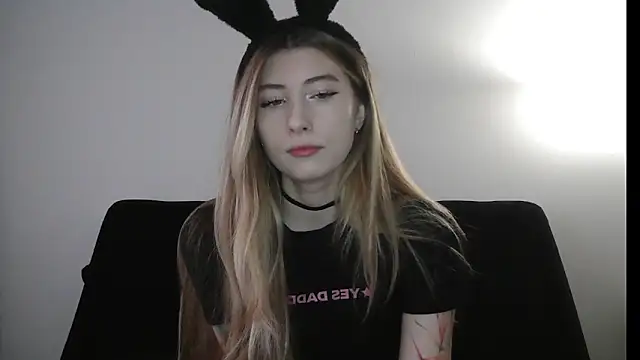 Snapshot of ErikaShyy chatting on December 2025 11:16:02 AM ErikaShyy online show from December 2025 11:16:02 AM