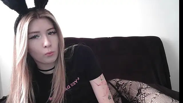 Snapshot of ErikaShyy chatting on February 2026 12:11:01 PM ErikaShyy online show from February 2026 12:11:01 PM