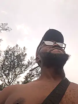 Snapshot of bull_Giant chatting on October 2025 01:42:01 PM bull Giant online show from October 2025 01:42:01 PM