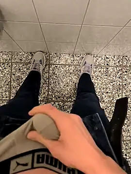 Snapshot of geilehecke1 chatting on January 2025 01:57:02 PM geilehecke1 online show from January 2025 01:57:02 PM