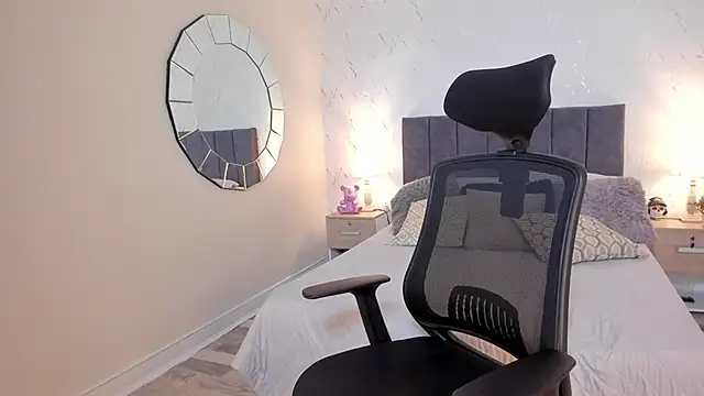 Snapshot of CyntiaAdams chatting on September 2025 05:57:01 PM CyntiaAdams online show from September 2025 05:57:01 PM