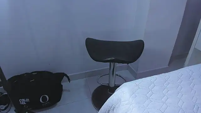 Snapshot of LiaFlowers chatting on December 2024 01:47:02 AM LiaFlowers online show from December 2024 01:47:02 AM