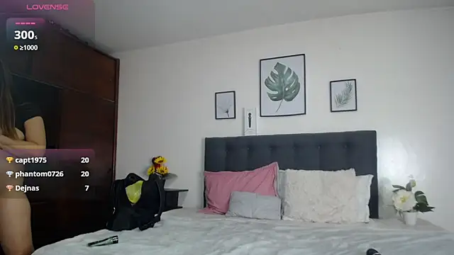 shirly vannicelli online show from January 2025 12:09:01 AM