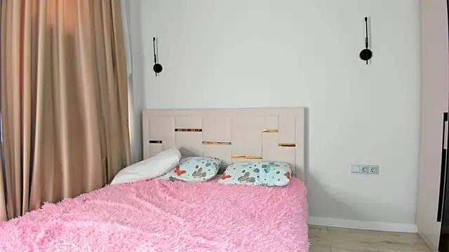 Snapshot of Lola_Peach chatting on October 2025 02:52:01 AM Lola Peach online show from October 2025 02:52:01 AM