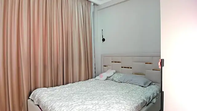 Lola Peach online show from December 2025 04:54:01 AM