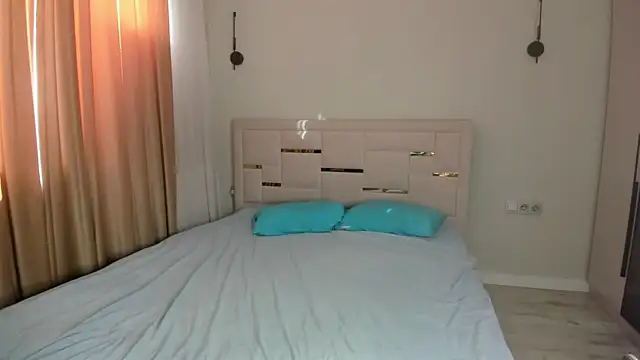Lola Peach online show from May 2026 02:31:01 AM