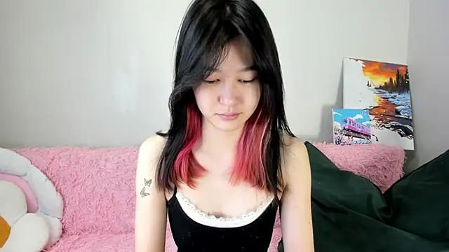 Lola Peach online show from July 2026 06:05:01 AM
