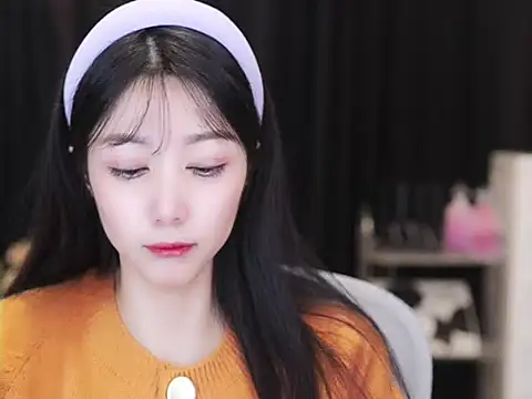 Nuyoah-77 online show from October 2025 03:57:02 PM