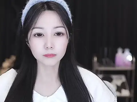 Nuyoah-77 online show from February 2026 01:41:01 PM