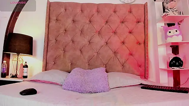 Snapshot of LadyAvalon chatting on February 2025 07:44:02 PM LadyAvalon online show from February 2025 07:44:02 PM