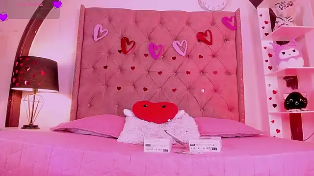 Snapshot of LadyAvalon chatting on February 2025 07:50:02 PM LadyAvalon online show from February 2025 07:50:02 PM